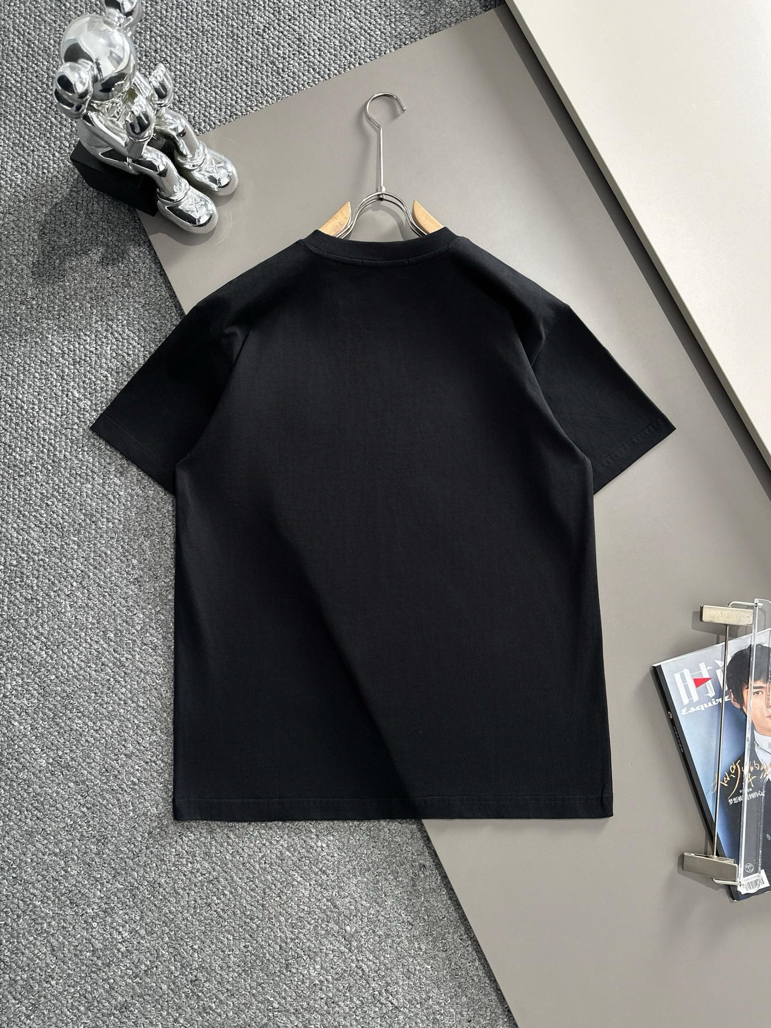 gucci 2025 letter logo cream and black tee