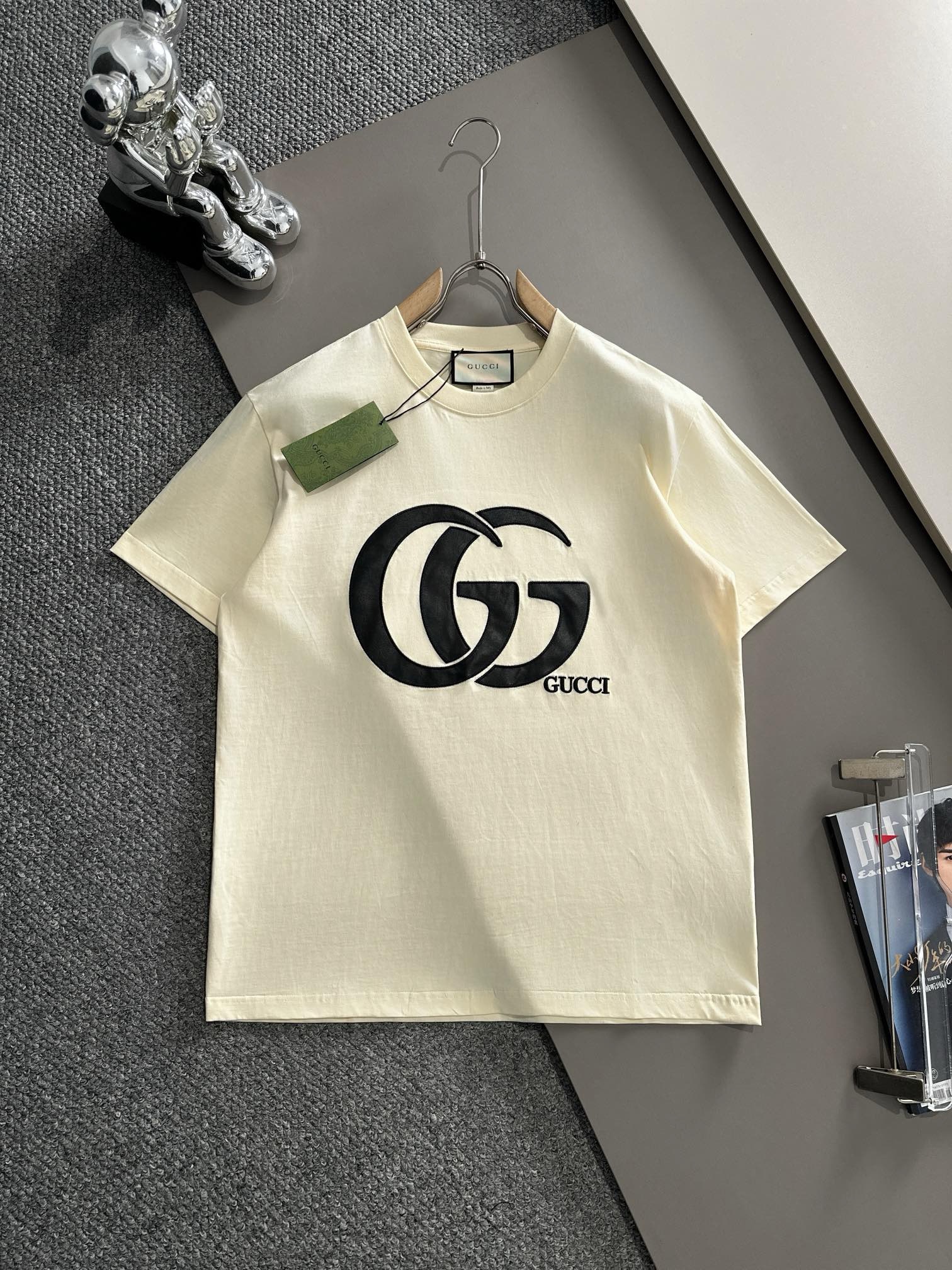 gucci 2025 stitching and embroidery cream and black tee
