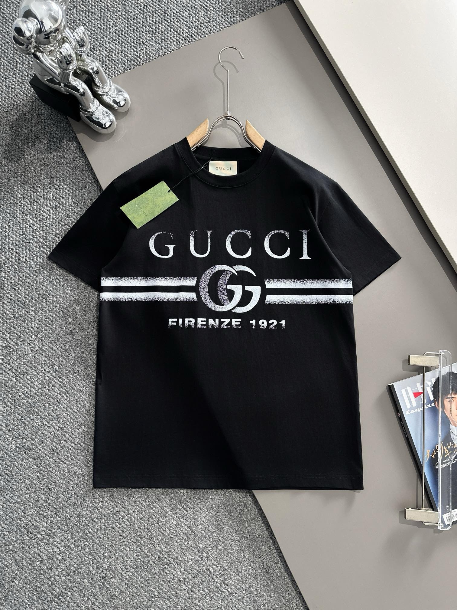 gucci 2025 letter logo cream and black tee