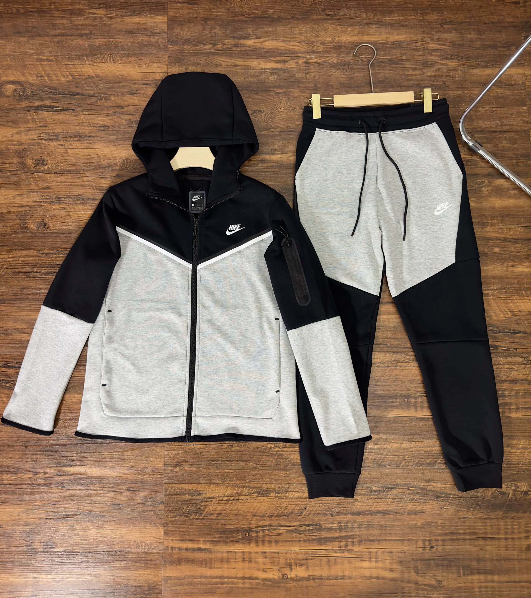 nike tech fleece black and grey a set