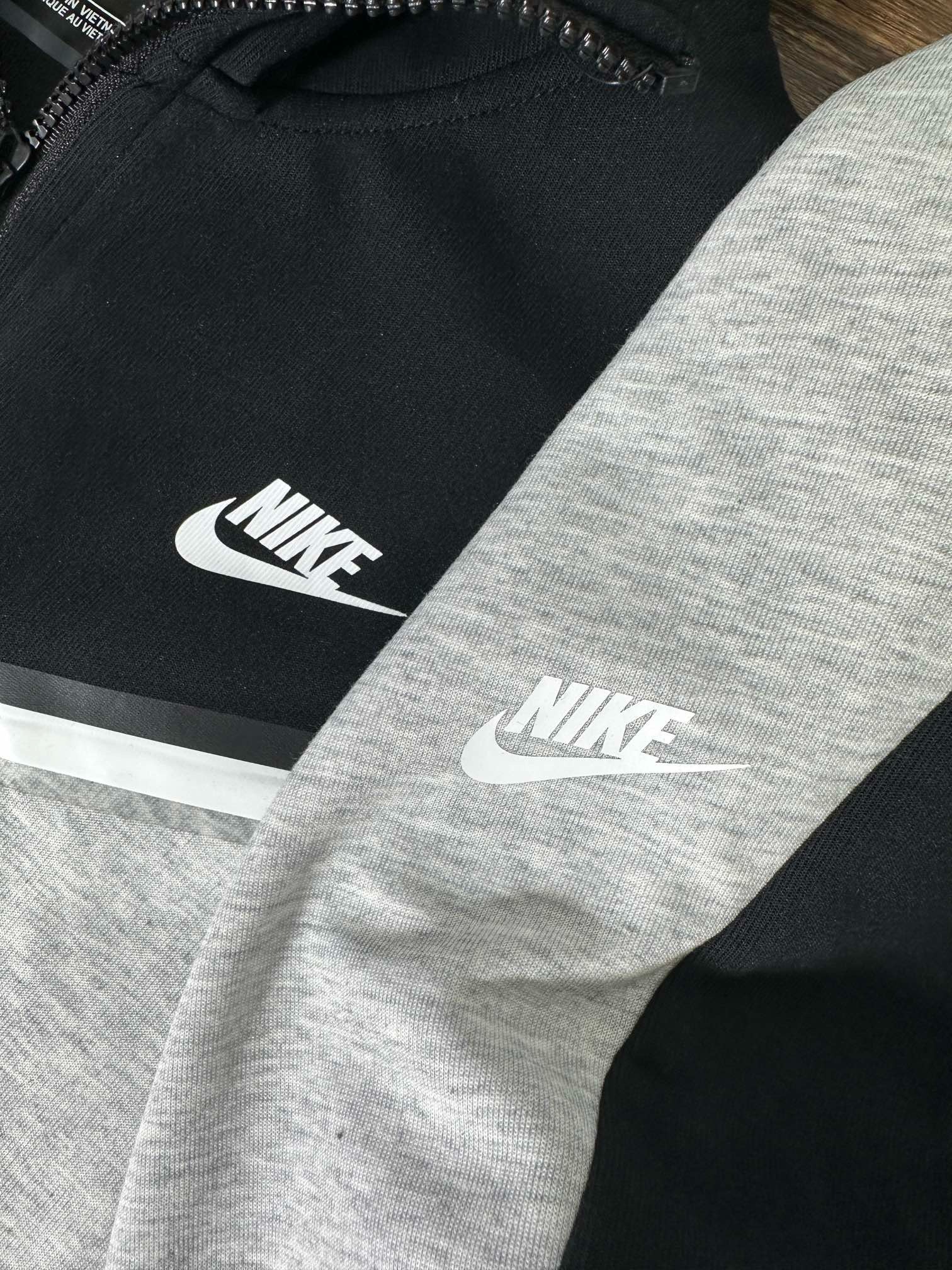 nike tech fleece black and grey a set