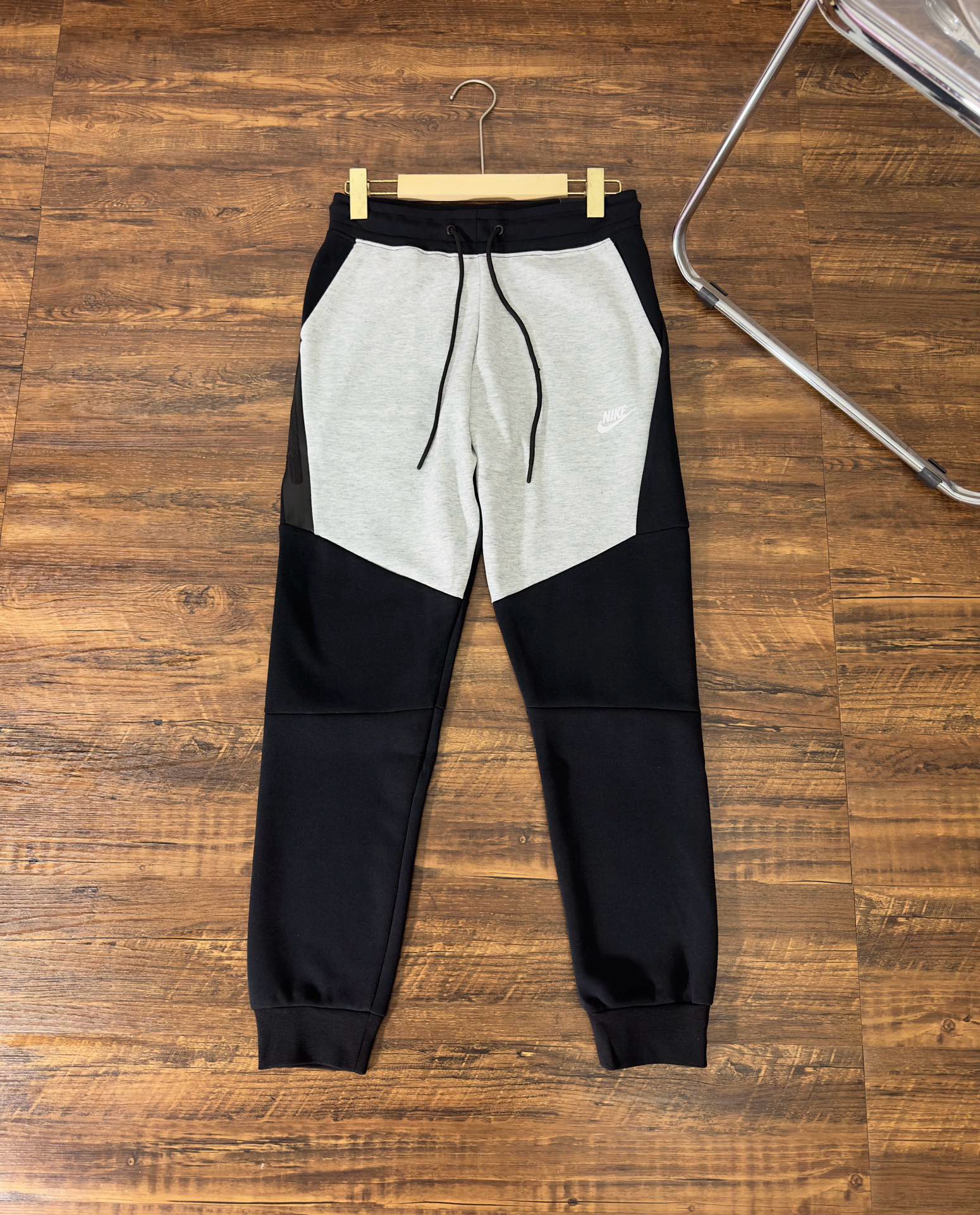 nike tech fleece black and grey a set