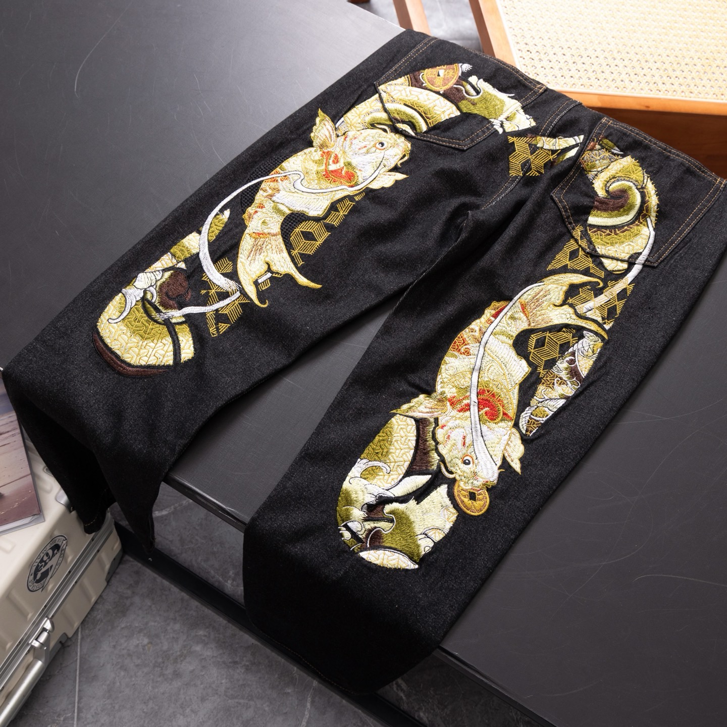 Evisu big M embroidery black and golden jeans