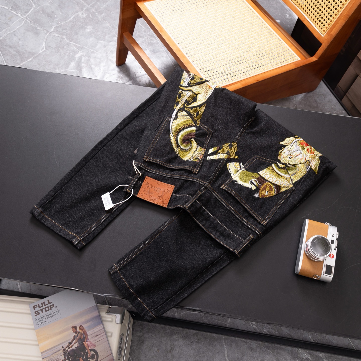 Evisu big M embroidery black and golden jeans