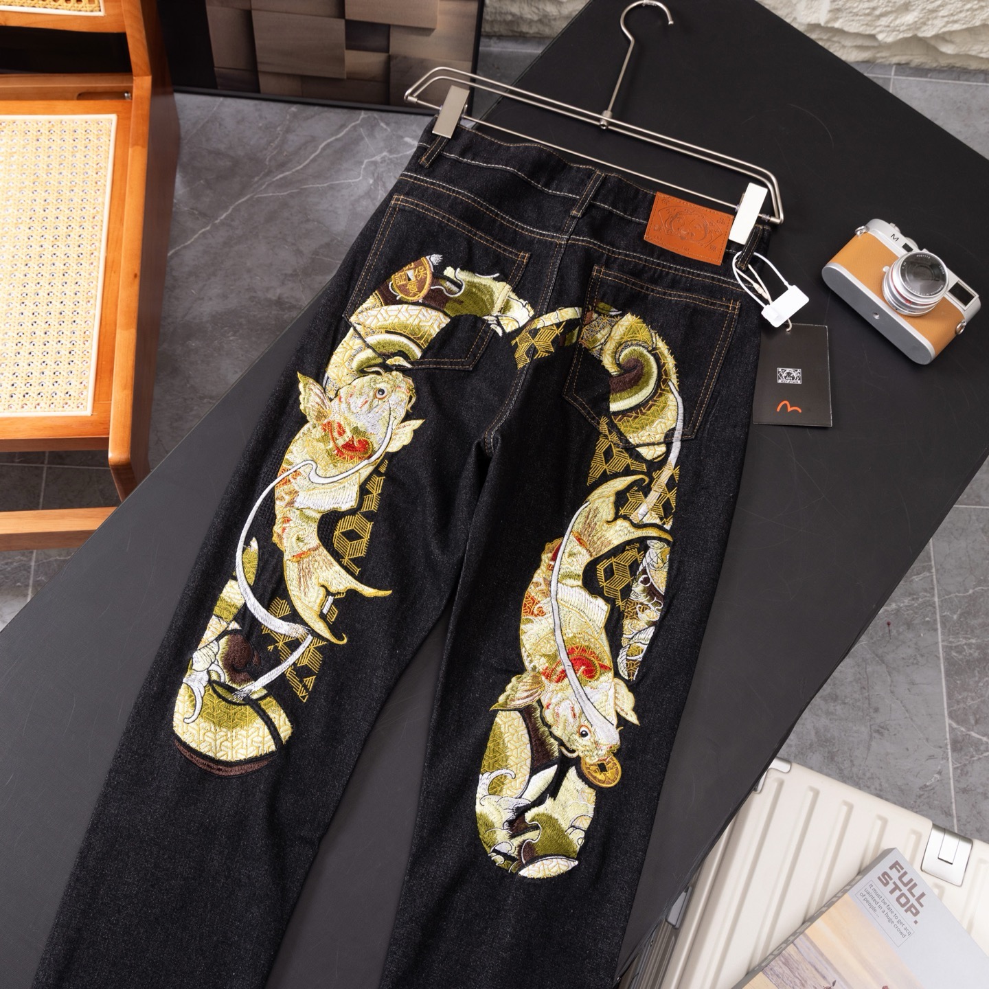 Evisu big M embroidery black and golden jeans
