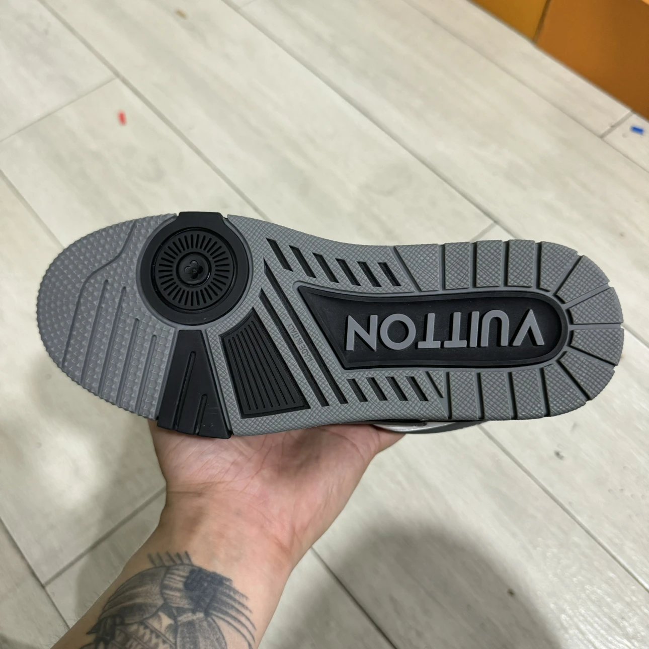 LV Skate Dark Grey Sneaker( oversized recommend one size down)