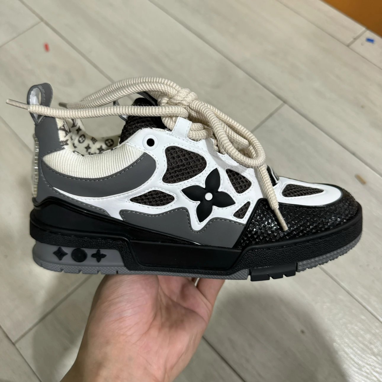 LV Skate Dark Grey Sneaker( oversized recommend one size down)