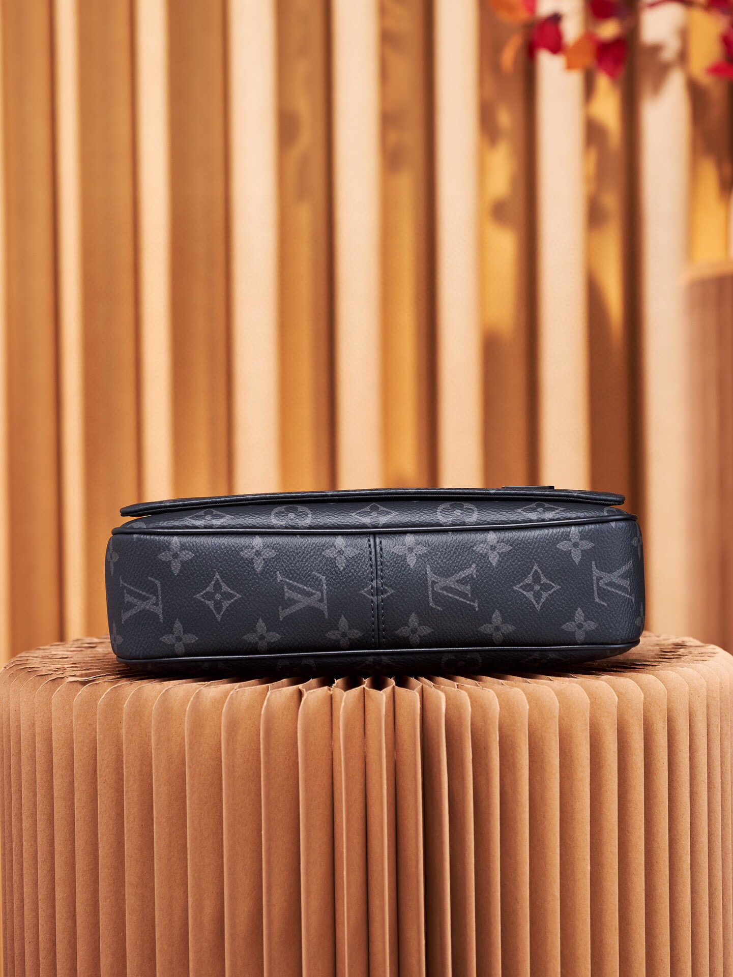 LV Monogram Eclipse Messenger Bag Black 26*20*7cm