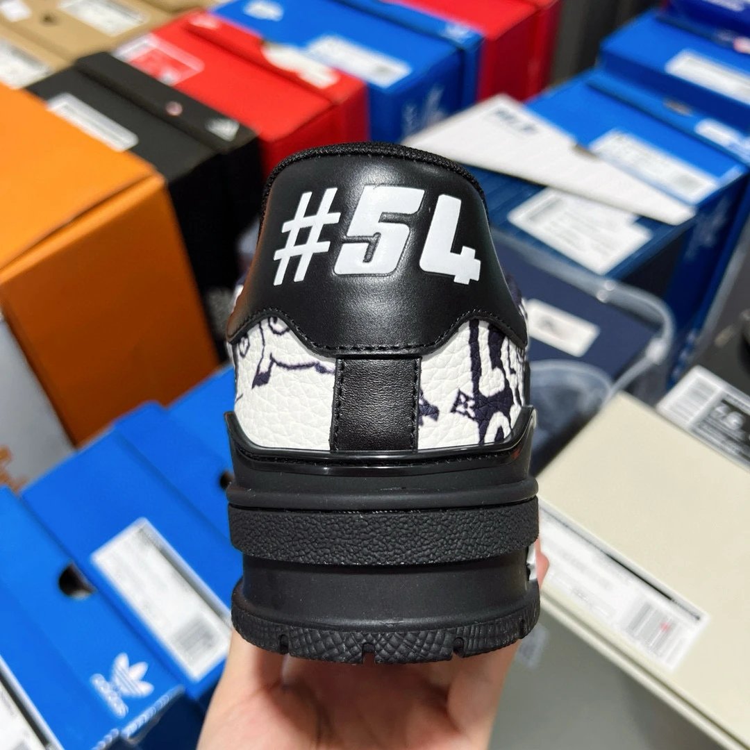 LV Trainer Comic Motifs Black