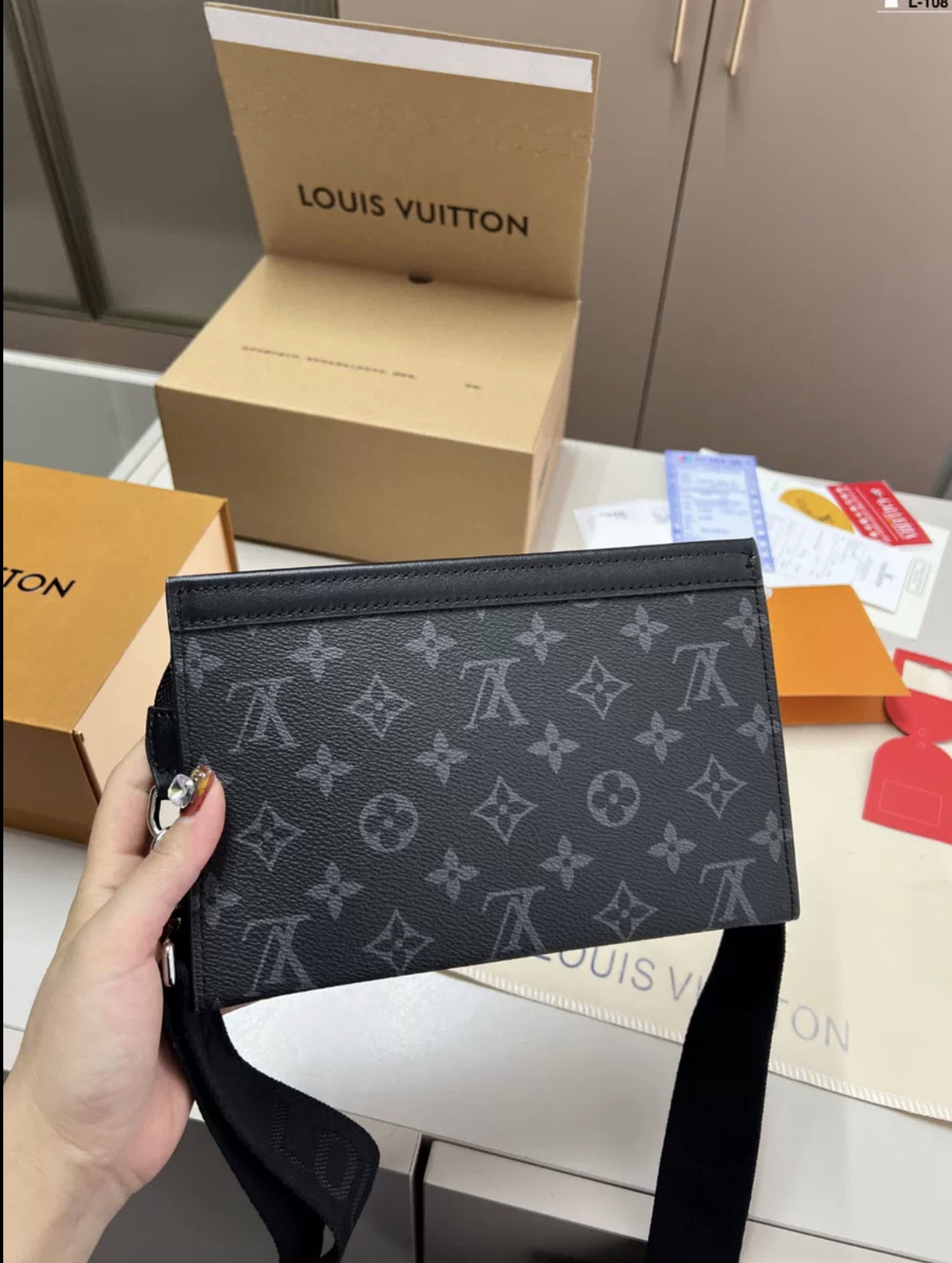 LV Gaston cosmetic bag Black