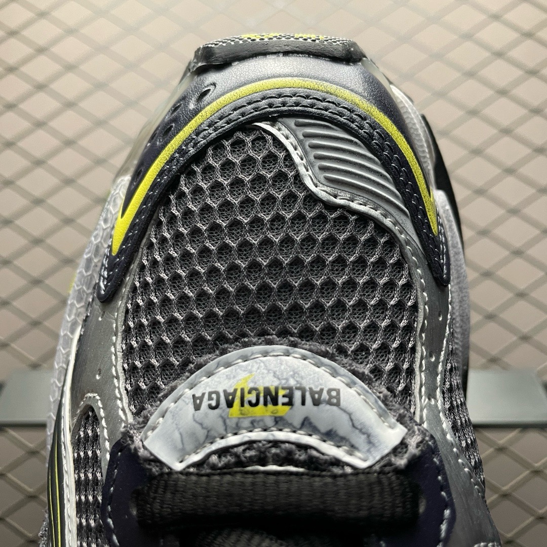 Balenciaga runner broken VG vision shoes