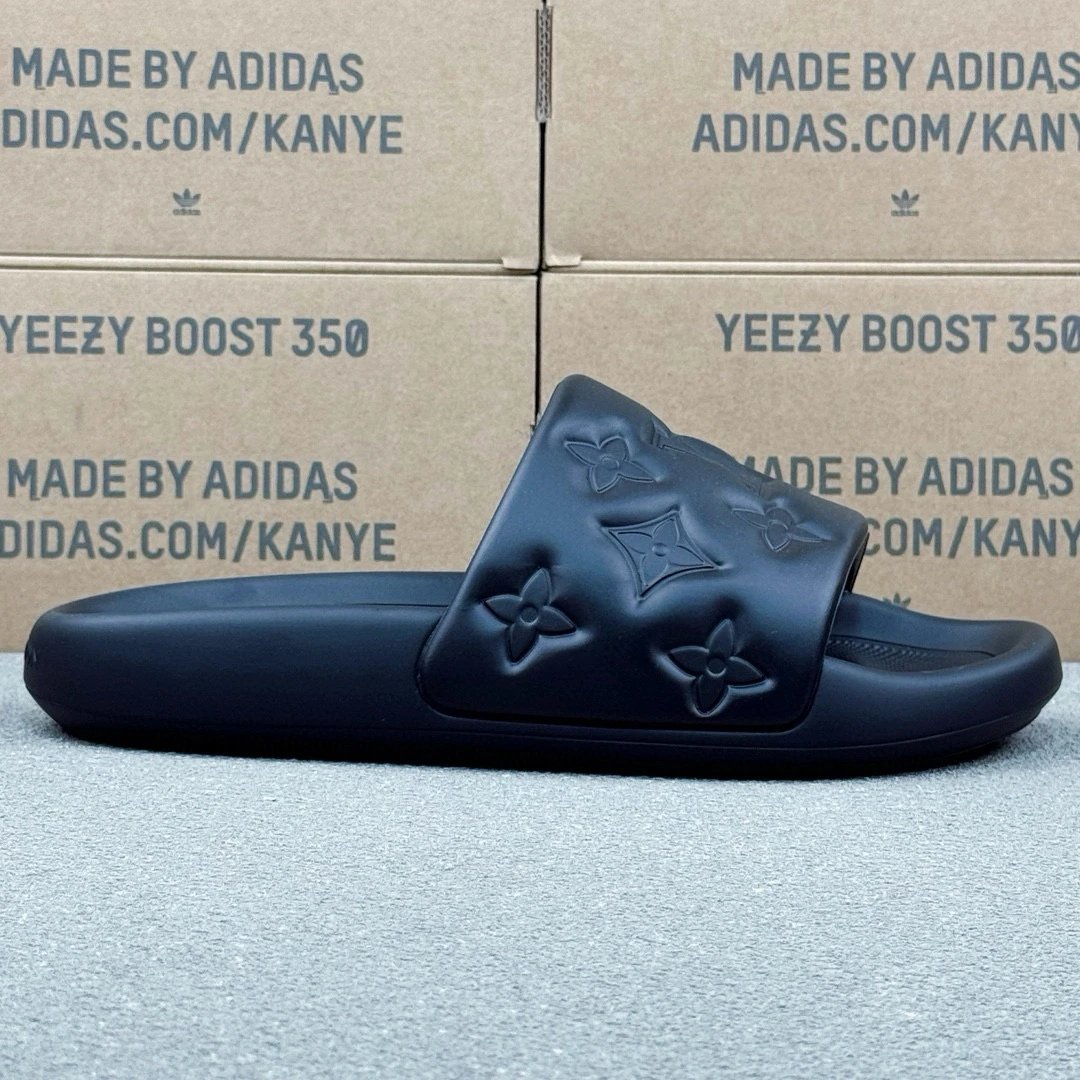 LV Embossing Logo Waterfront Slide Black