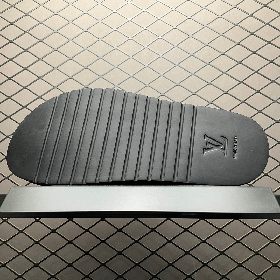 LV Oasis Miami Damier Embossing Logo Slide Black