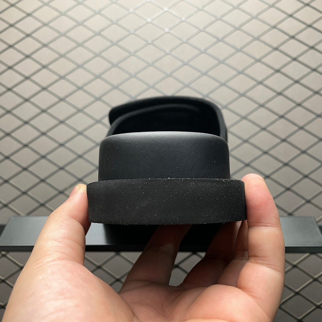 LV Oasis Miami Damier Embossing Logo Slide Black