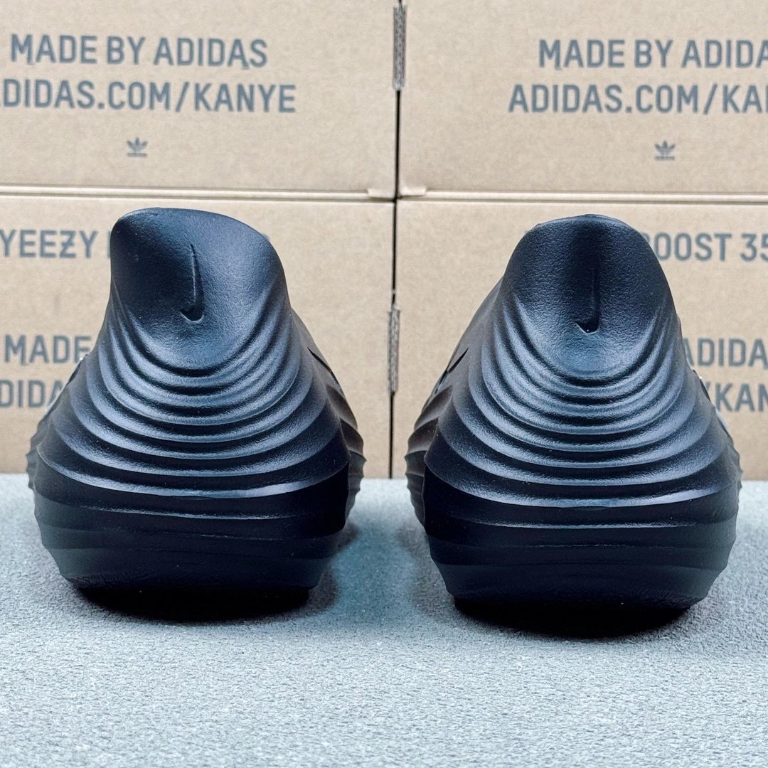 NK React & Rejuven 8 summer shoes black