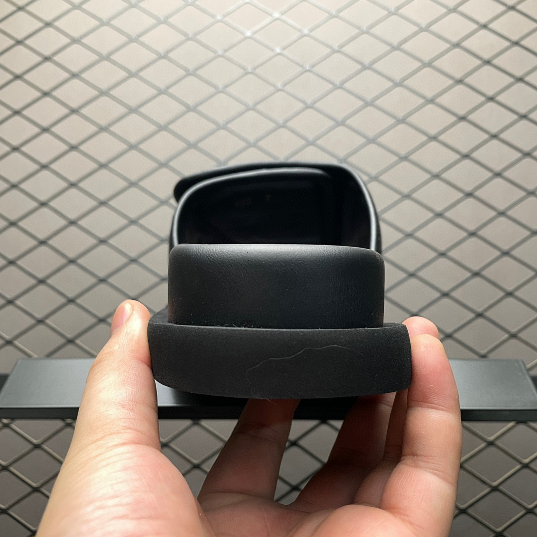 LV Oasis Miami Damier Slide Black