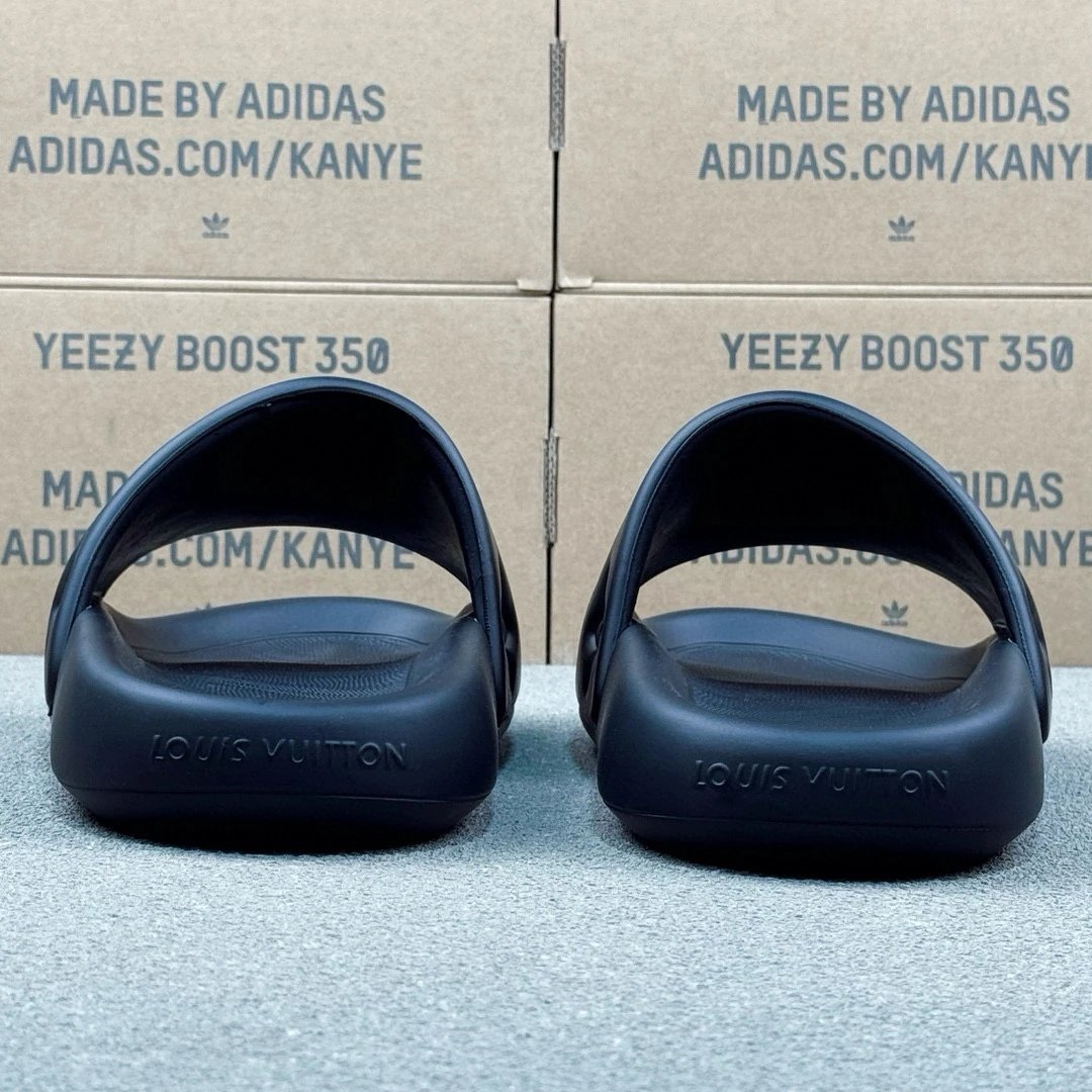 LV Embossing Logo Waterfront Slide Black