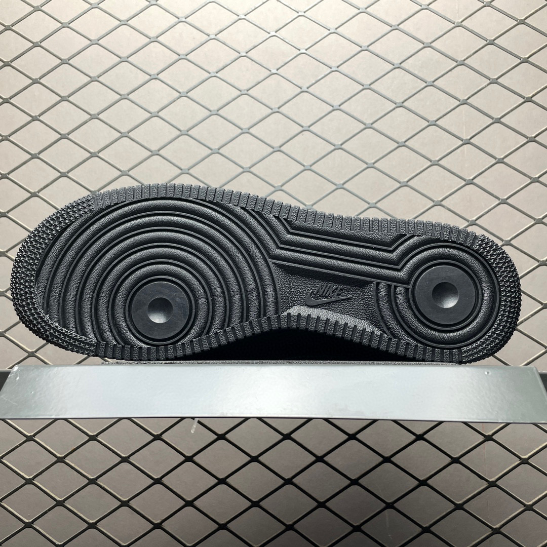 Off White & Air Force 1 Moma