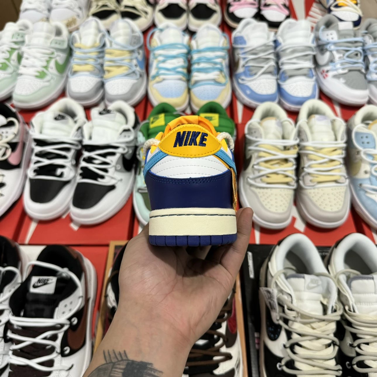 Nike SB Dunk Happy Smile Sneaker