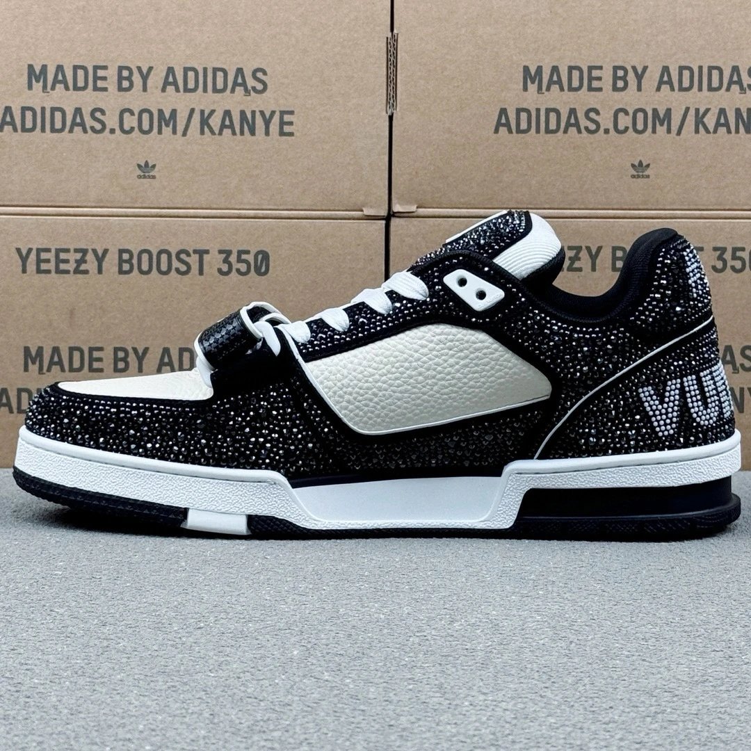 LV Diamond Trainer Sneaker Black & White