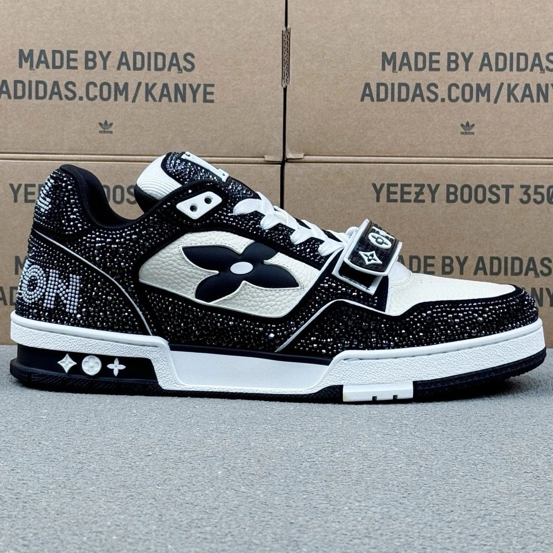 LV Diamond Trainer Sneaker Black & White