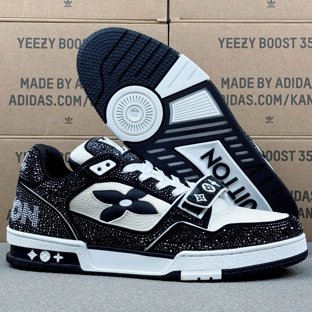LV Diamond Trainer Sneaker Black & White