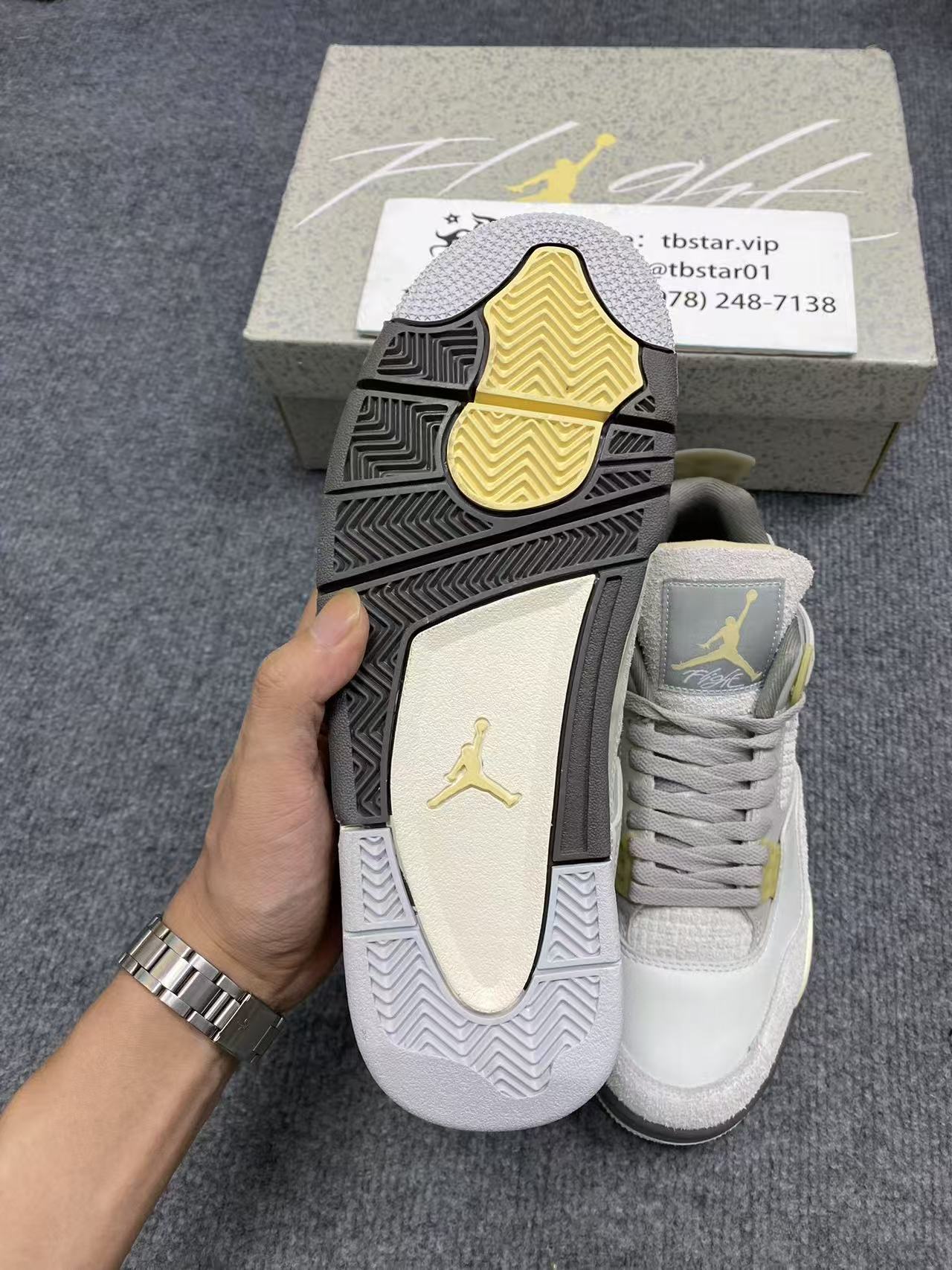 Air Jordan 4 Retro SE Craft Photon Dust