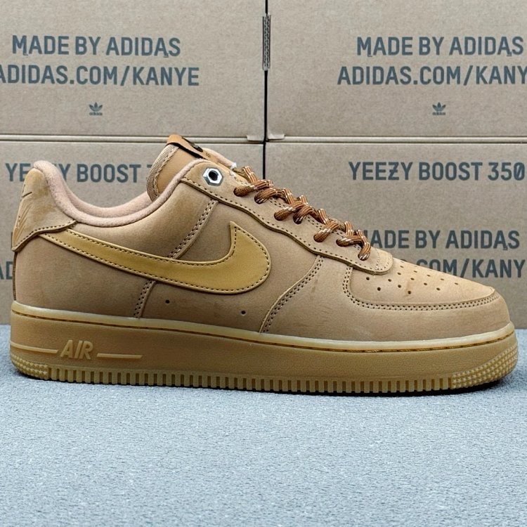 Nike Air Force 1 Low brown shoes