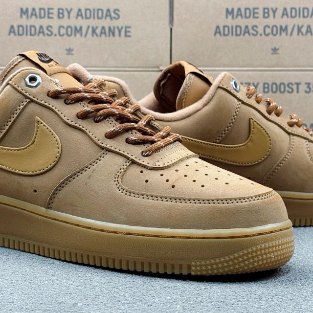 Nike Air Force 1 Low brown shoes