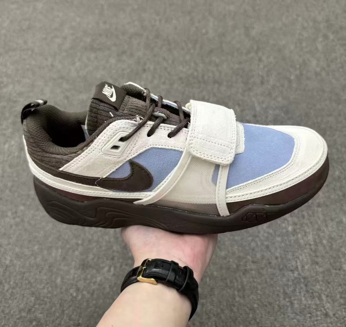 Travis Scott x Nike ZOOM Field JAXX Leche Blue”