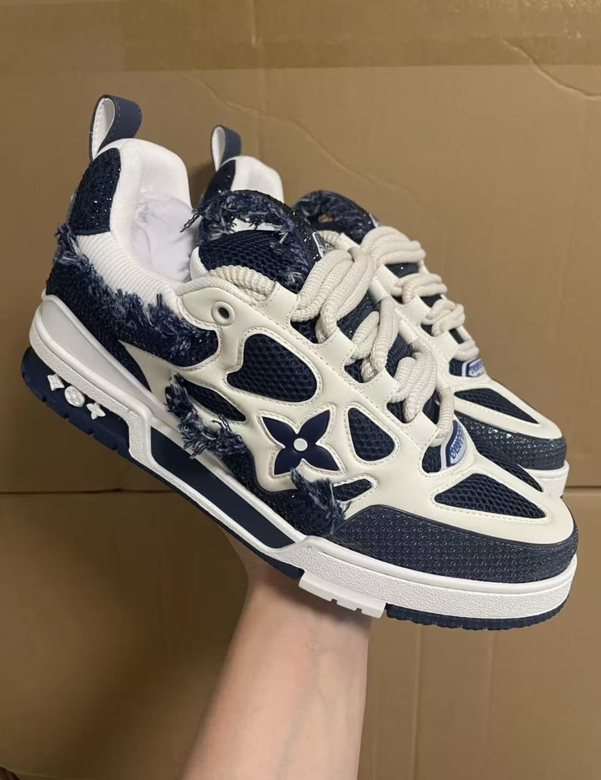 1:1 best quality LV stamped diamond pattern sneakers in blue and white