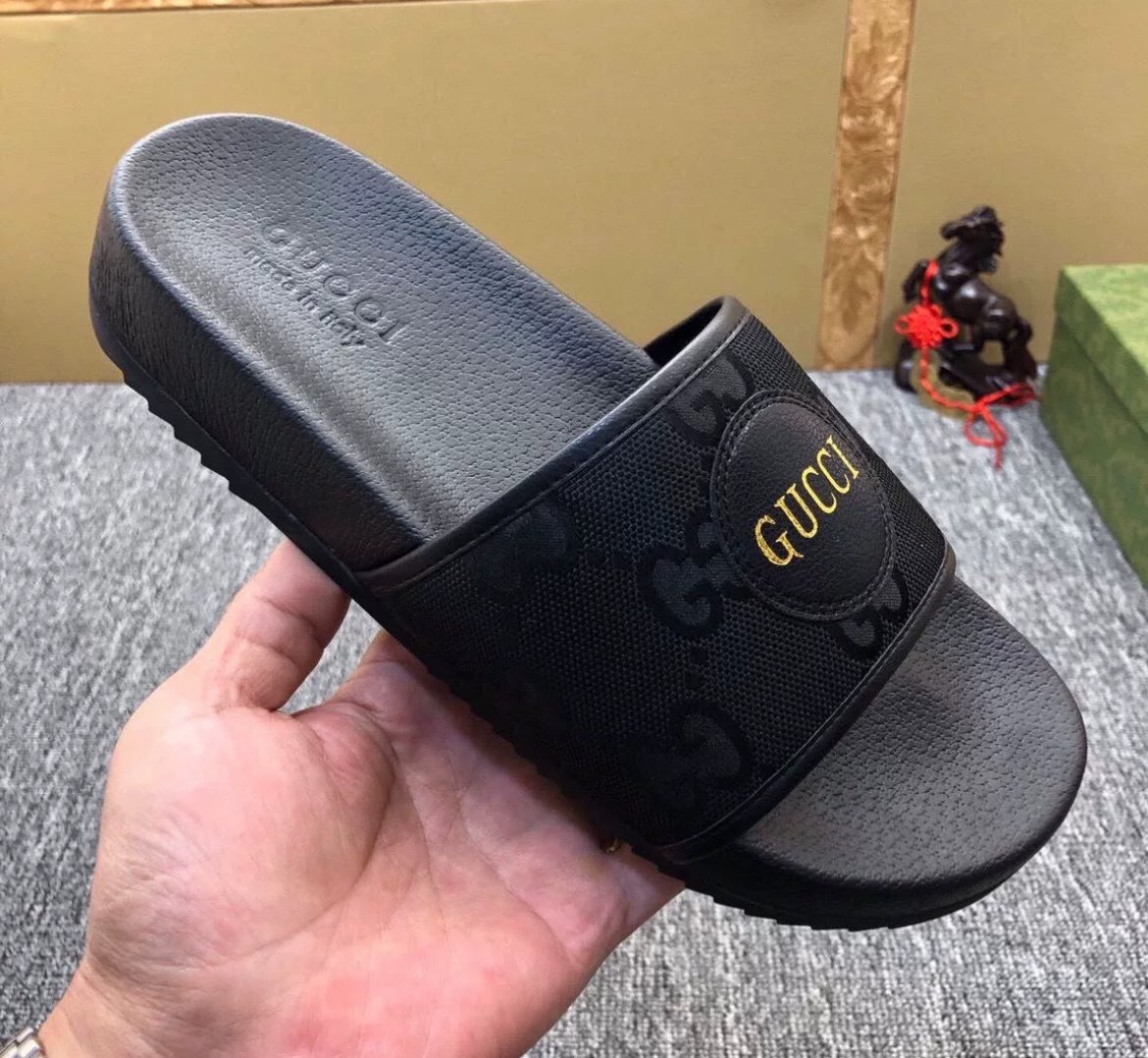 Gucci Circle Gold Logo Slide Black