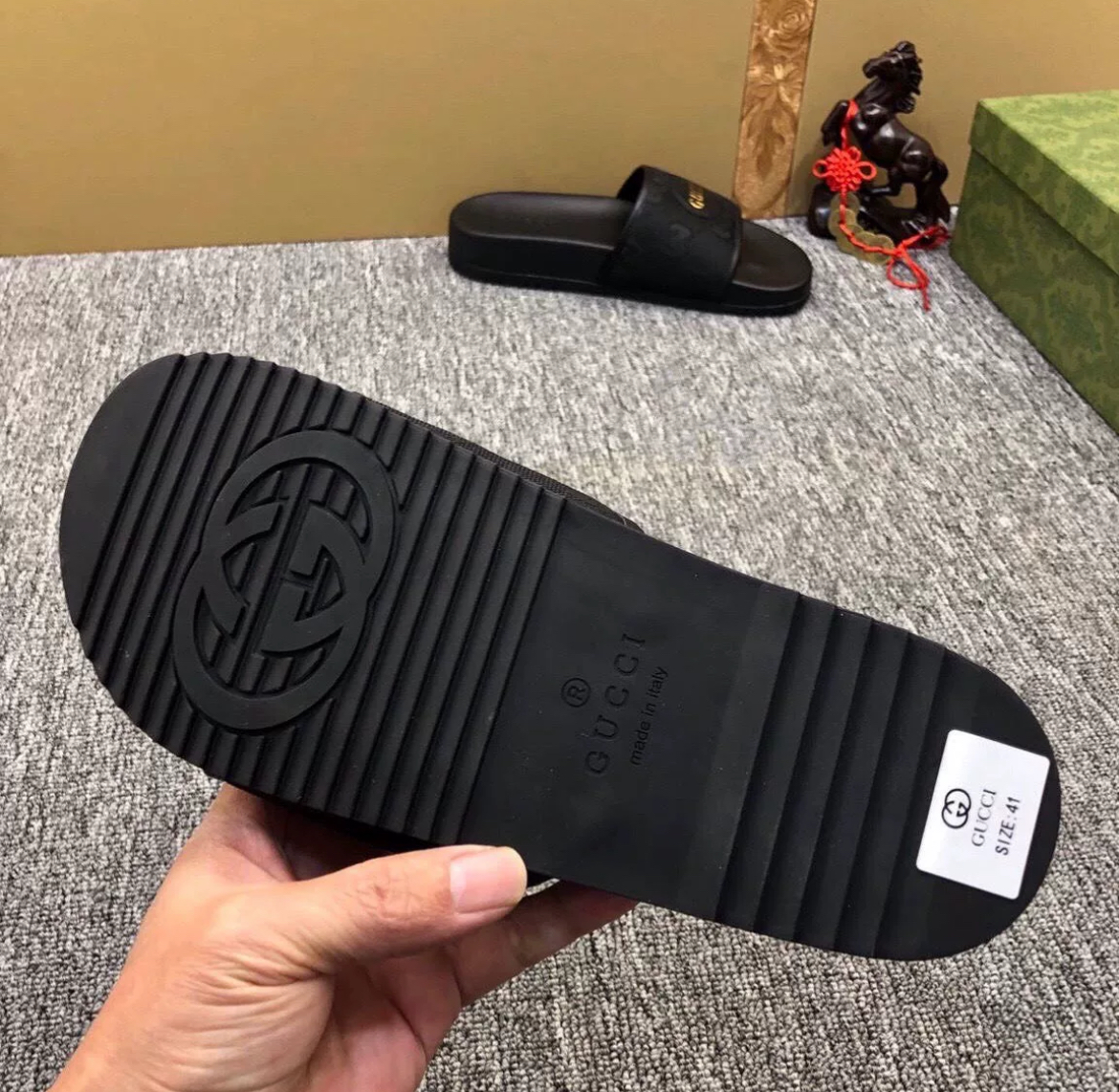 Gucci Circle Gold Logo Slide Black