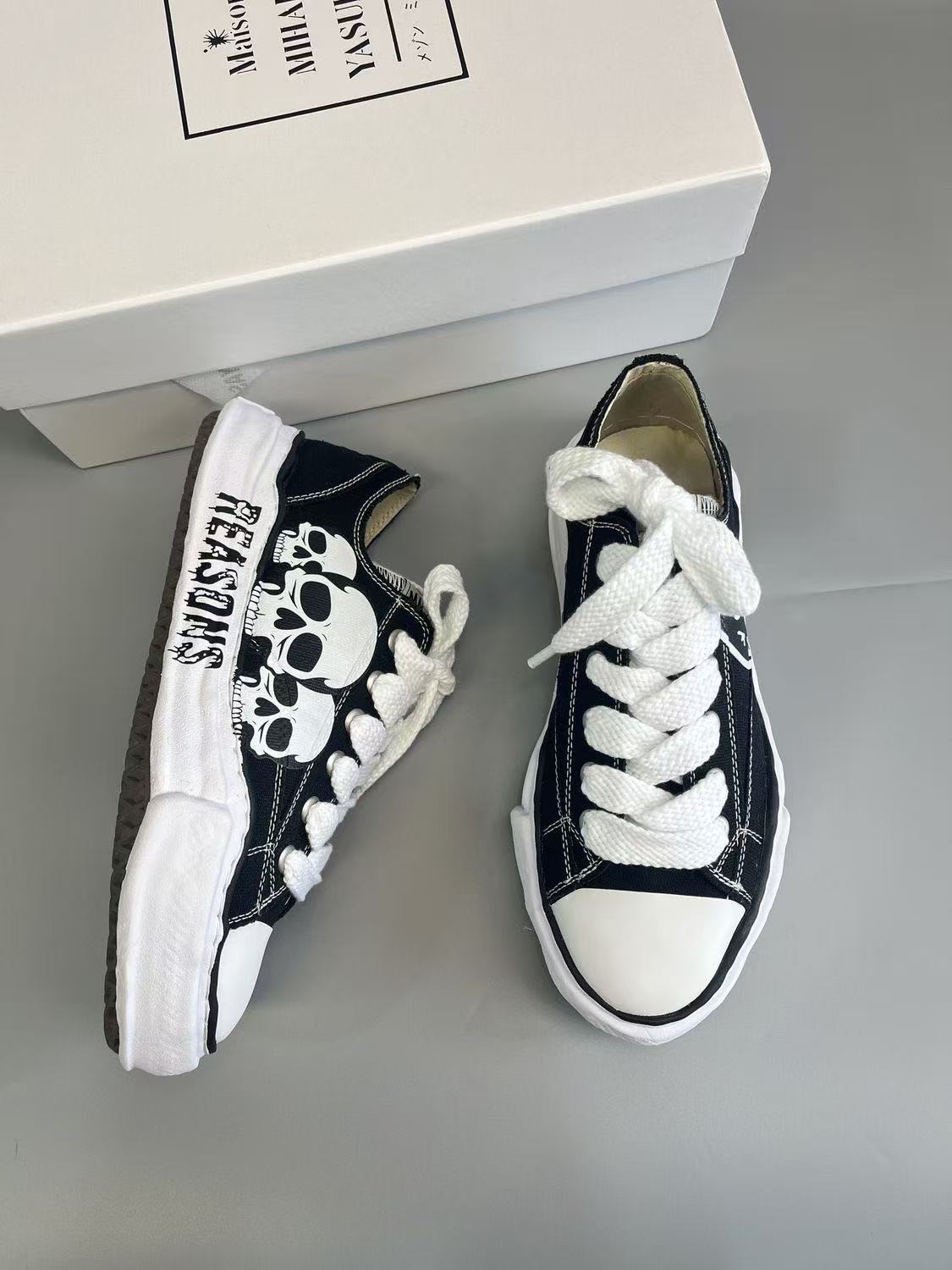 Maison MIHARA YASUHIRO Skull Graffiti Melted Sole Canvas Shoes