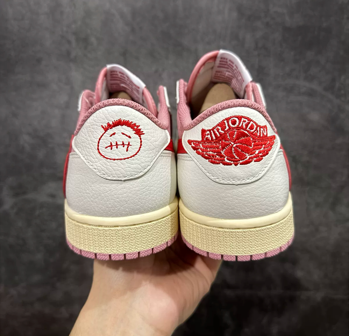 Travis Scott & Air Jordan 1Low Pink Color