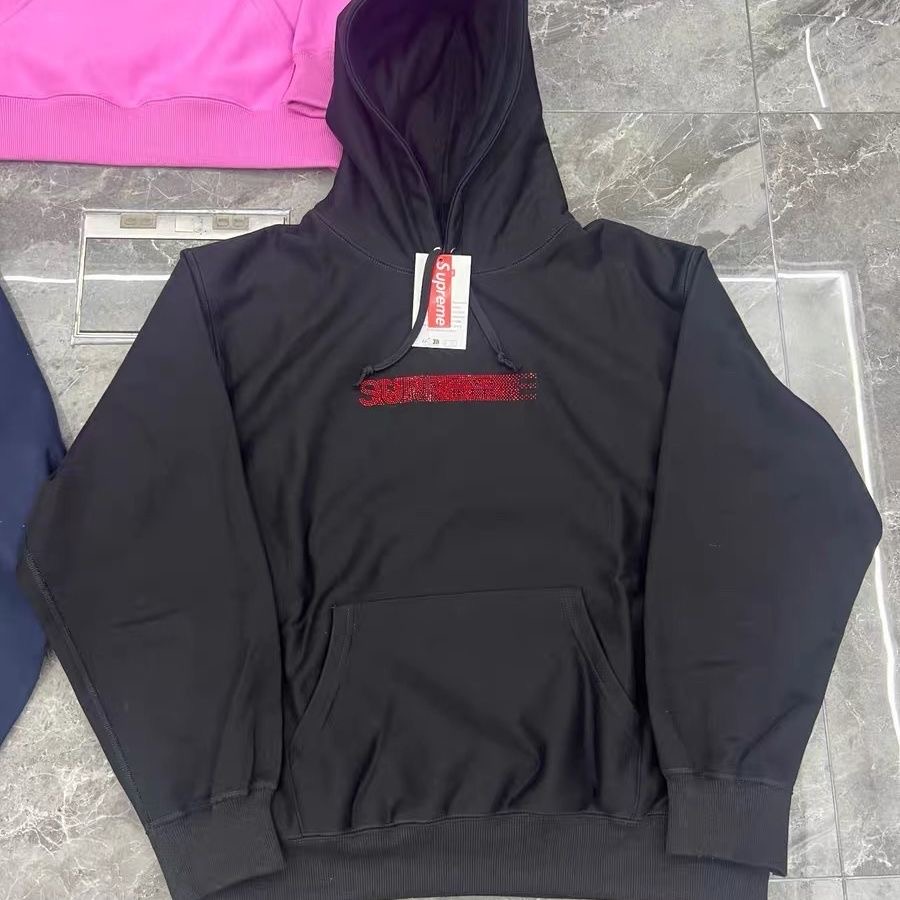 Supreme collaboration FW25MotiLogoHS rhinestone dynamic logo pocket hooded sweatshirt, same style