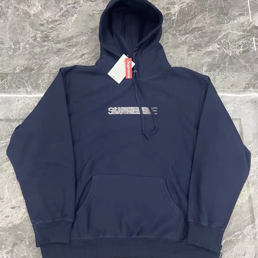 Supreme collaboration FW25MotiLogoHS rhinestone dynamic logo pocket hooded sweatshirt, same style