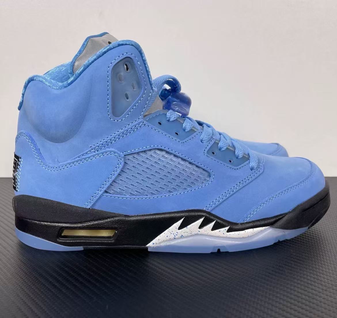 Air Jordan 5 University Blue