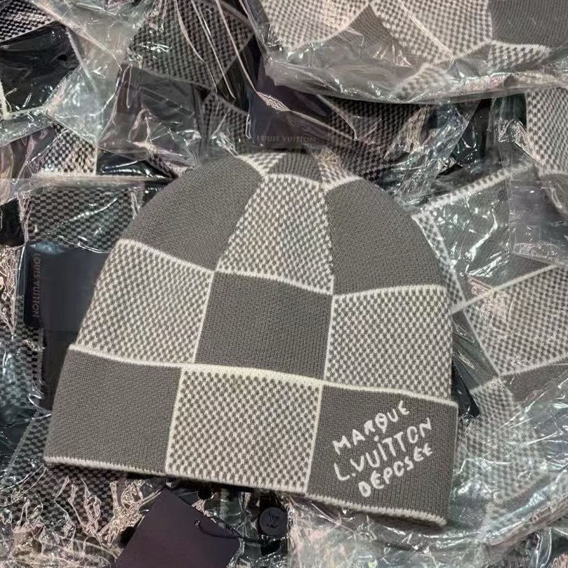 European and American popular letter knitted hat, knitted ear protection hat, warm windproof cold hat, woolen hat