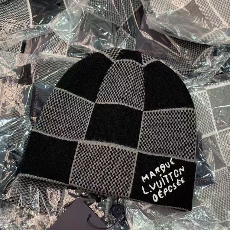 European and American popular letter knitted hat, knitted ear protection hat, warm windproof cold hat, woolen hat