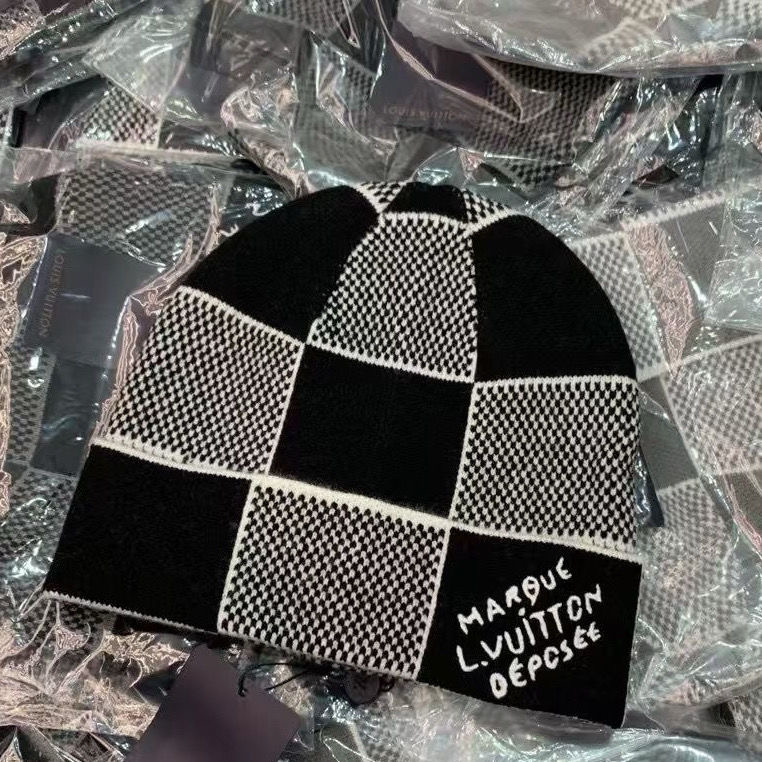 European and American popular letter knitted hat, knitted ear protection hat, warm windproof cold hat, woolen hat