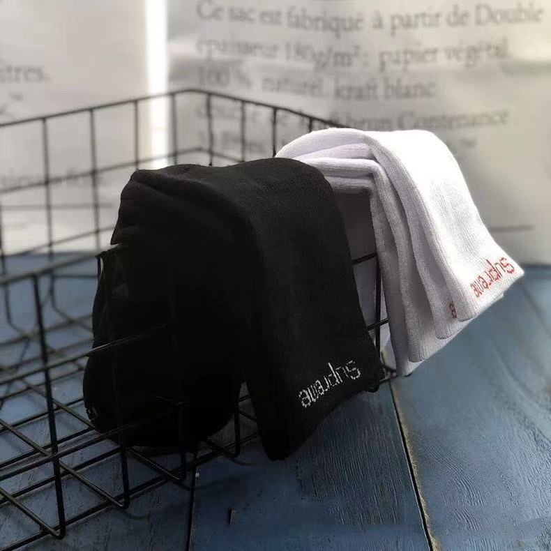 Supreme socks black and white