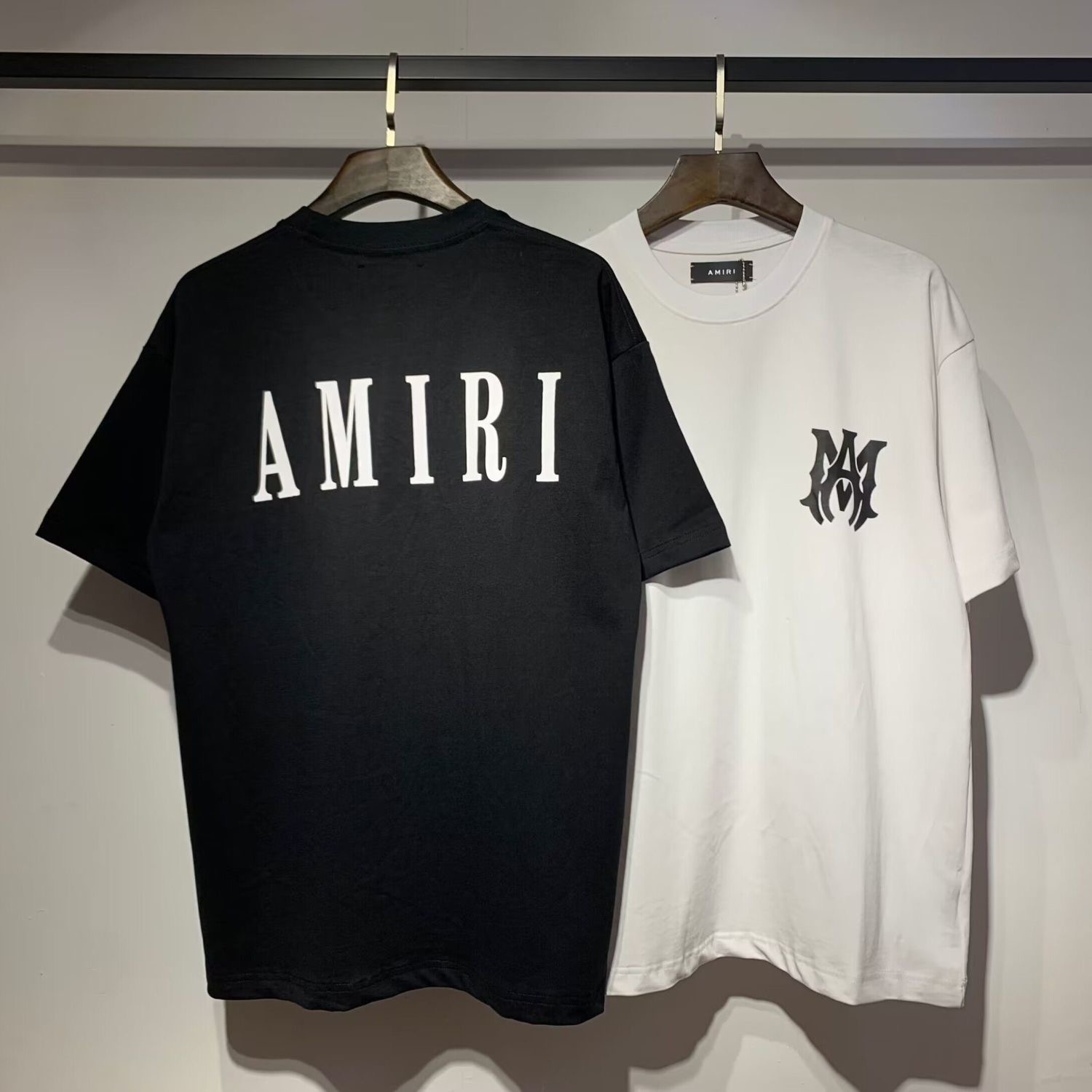 Black or white letters T