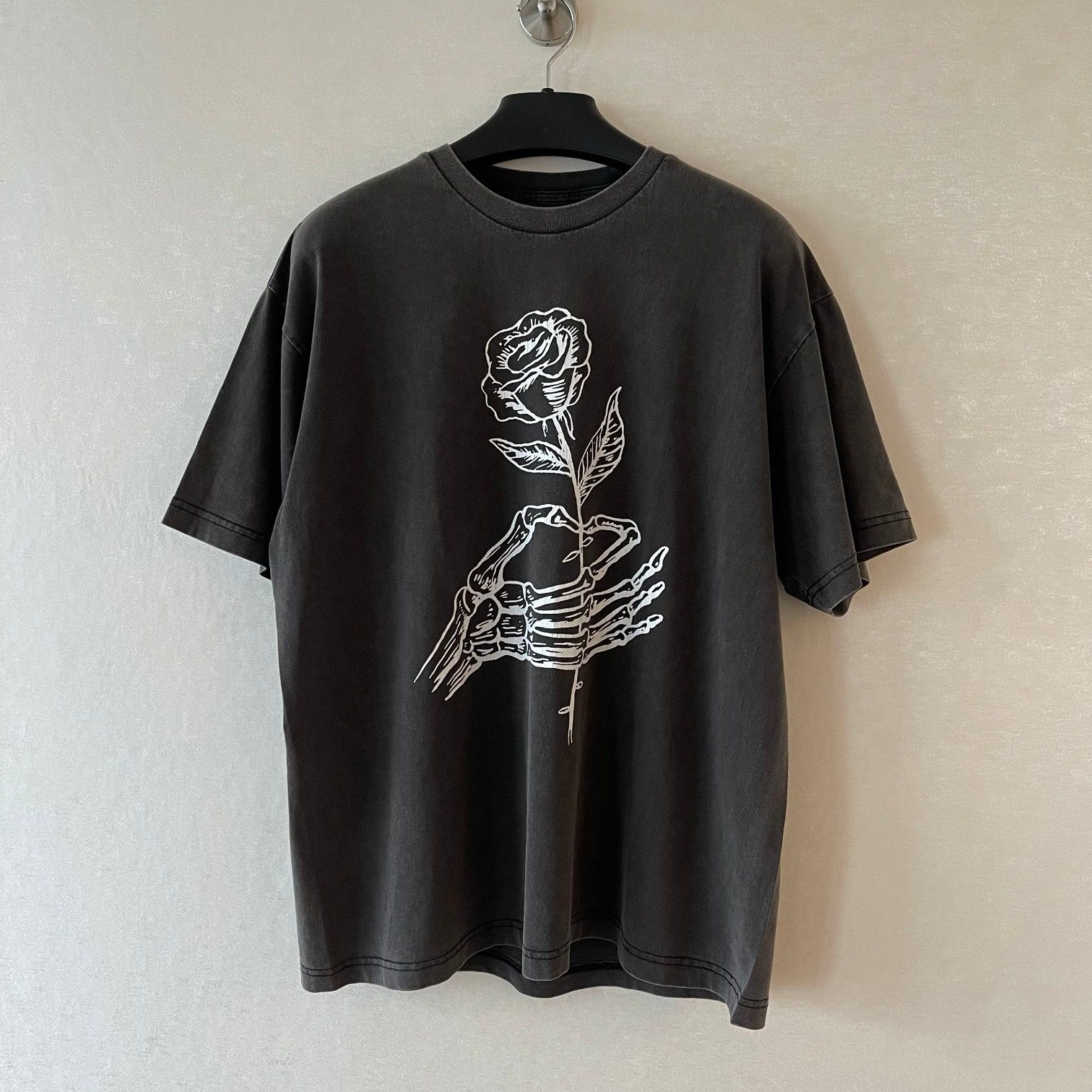 1:1 Rose & hand washing grey tshirt