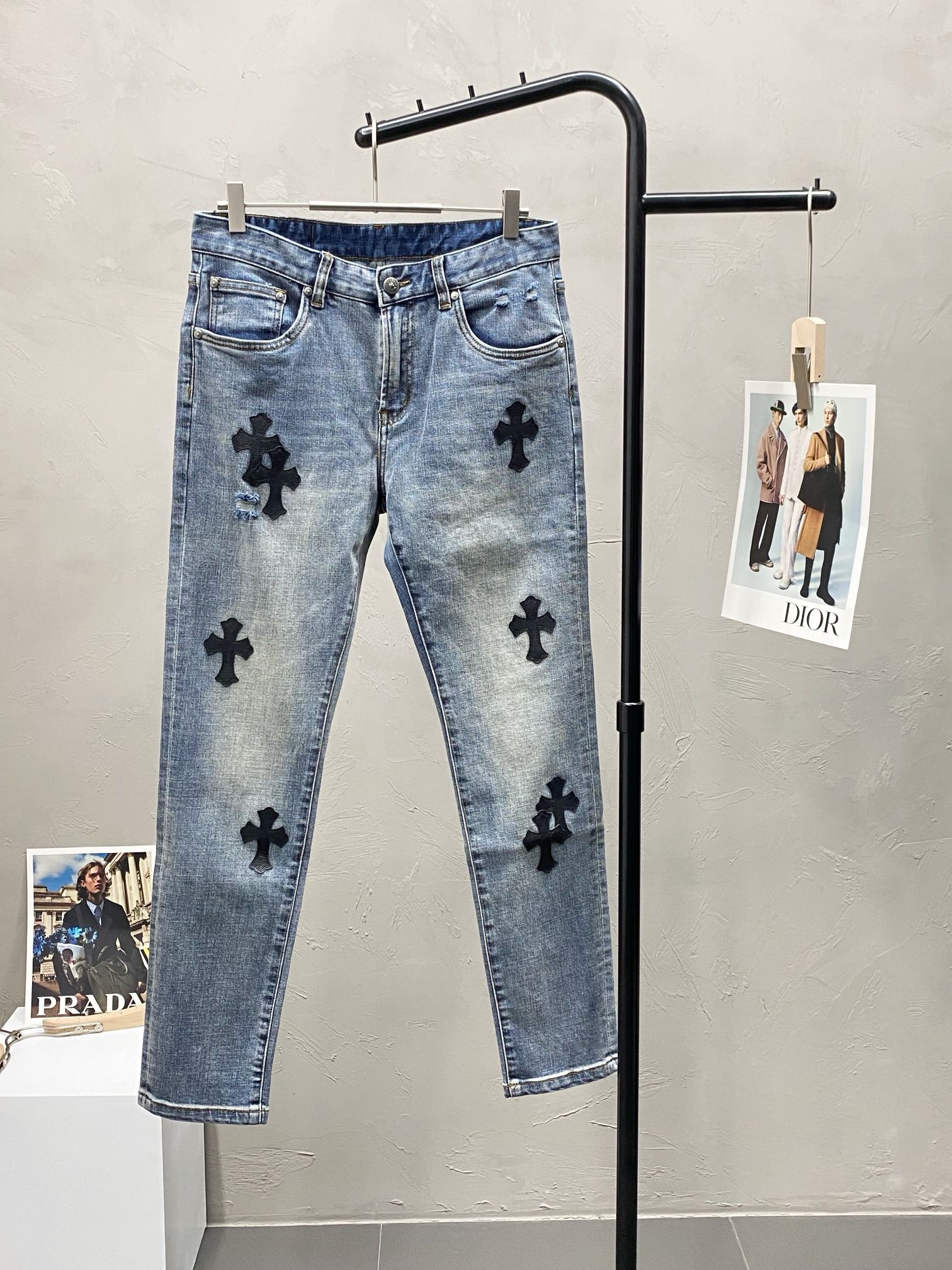 1：1 blue with all black logo jeans