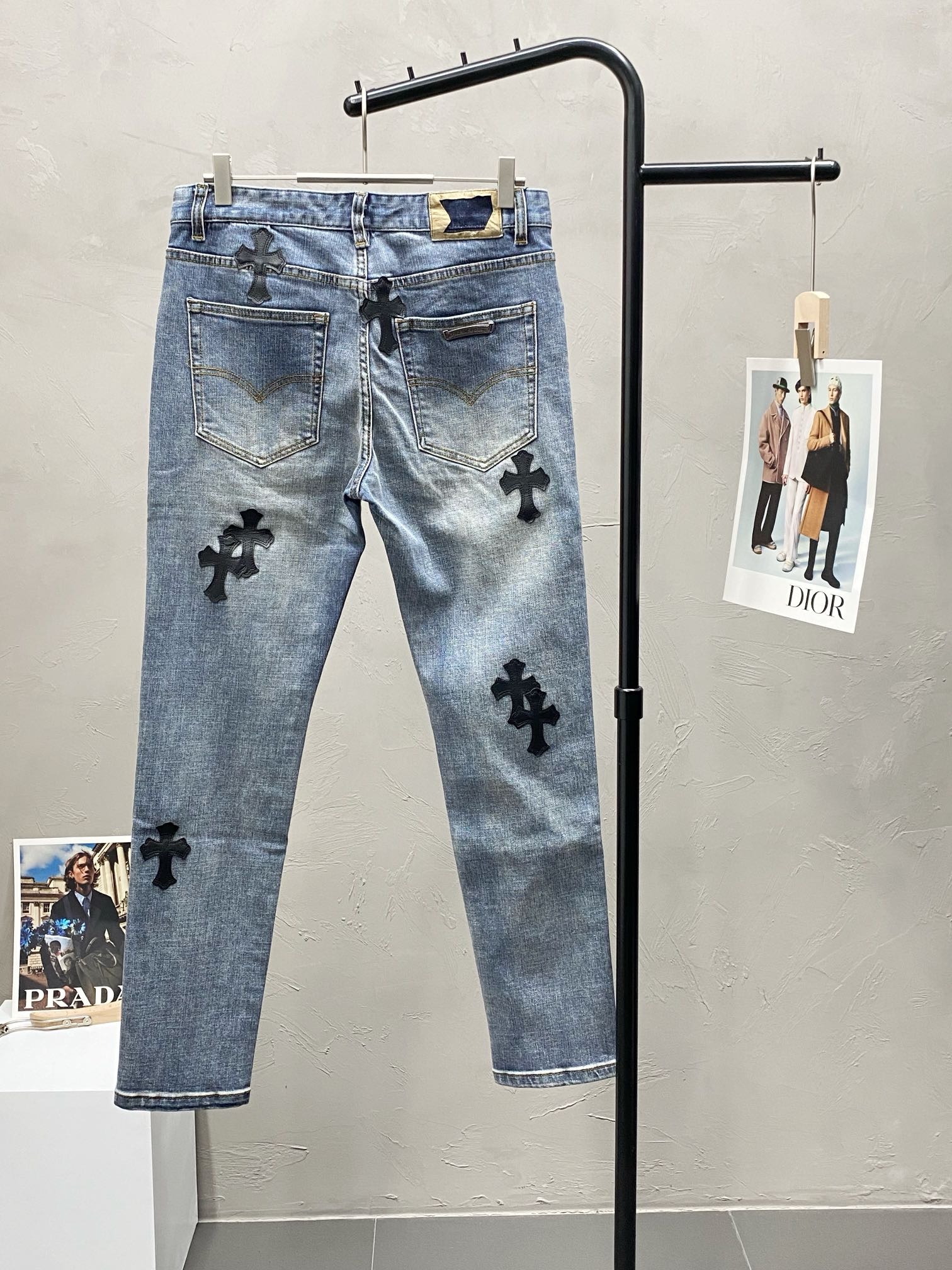 1：1 blue with all black logo jeans