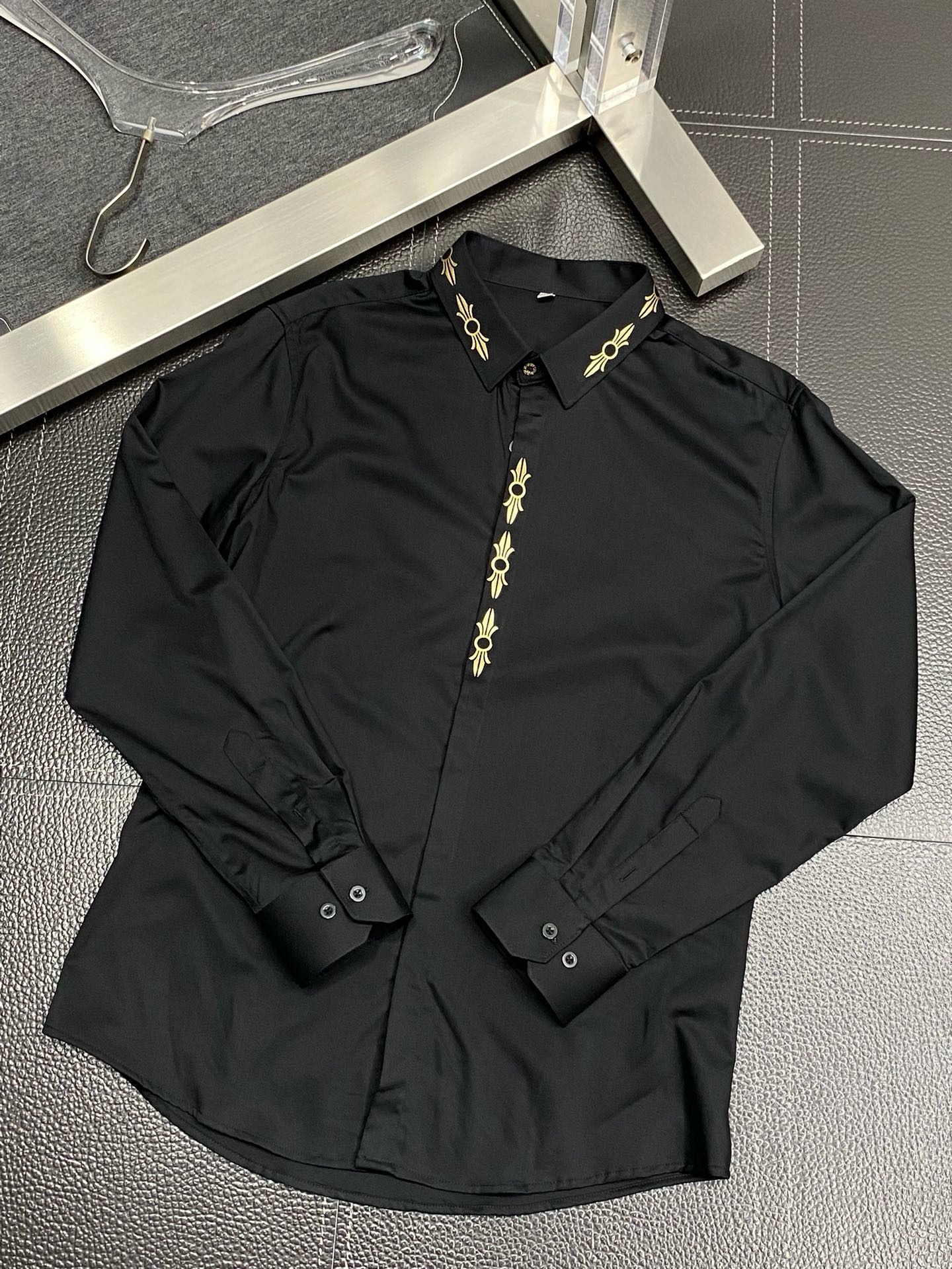 1:1 Black simple shirt
