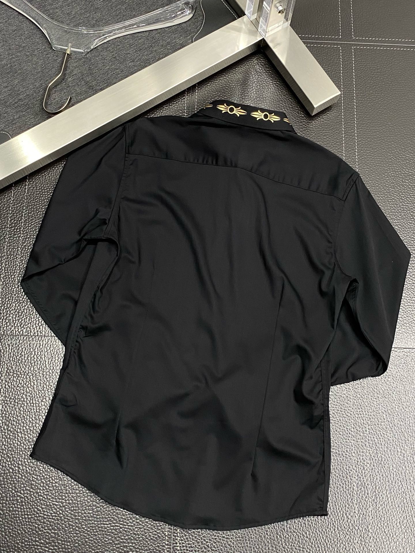 1:1 Black simple shirt