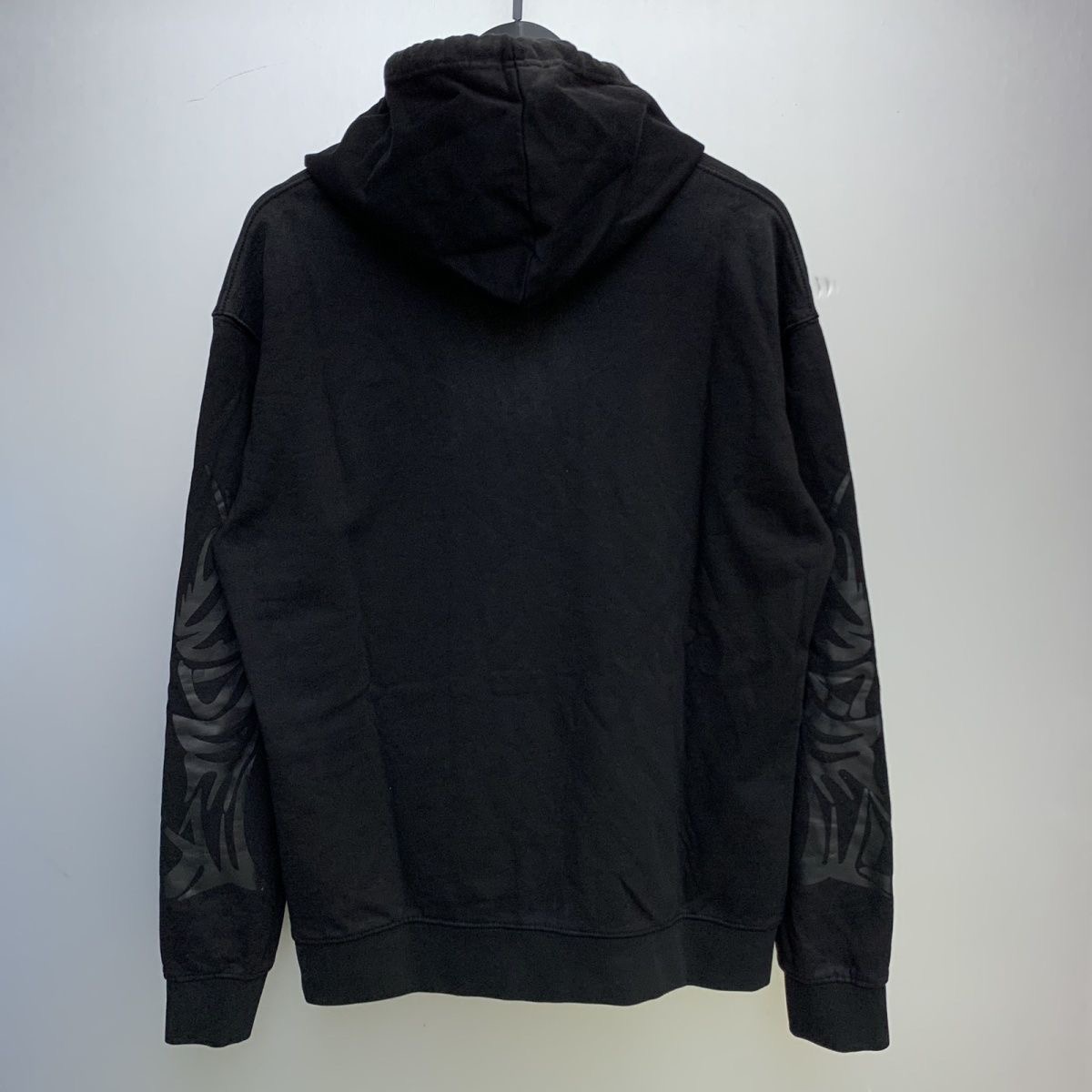 Winged logo washing black hoodie