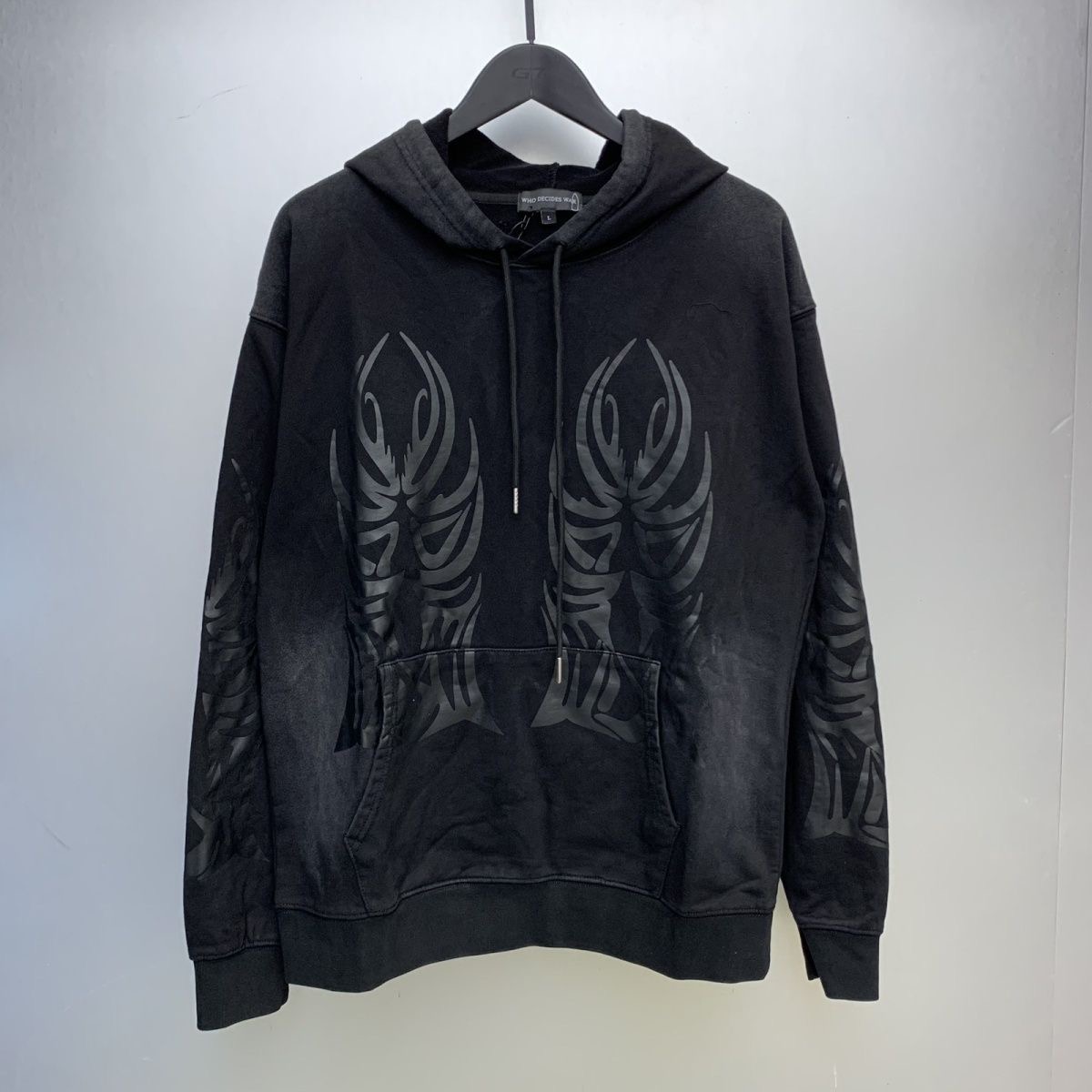 Winged logo washing black hoodie